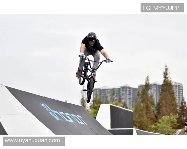 重庆攀岩队在极限运动会中的实力表现与竞技状态全面点评